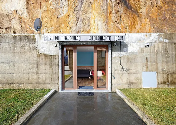 Casa Miradouro Fafiao * جيريز